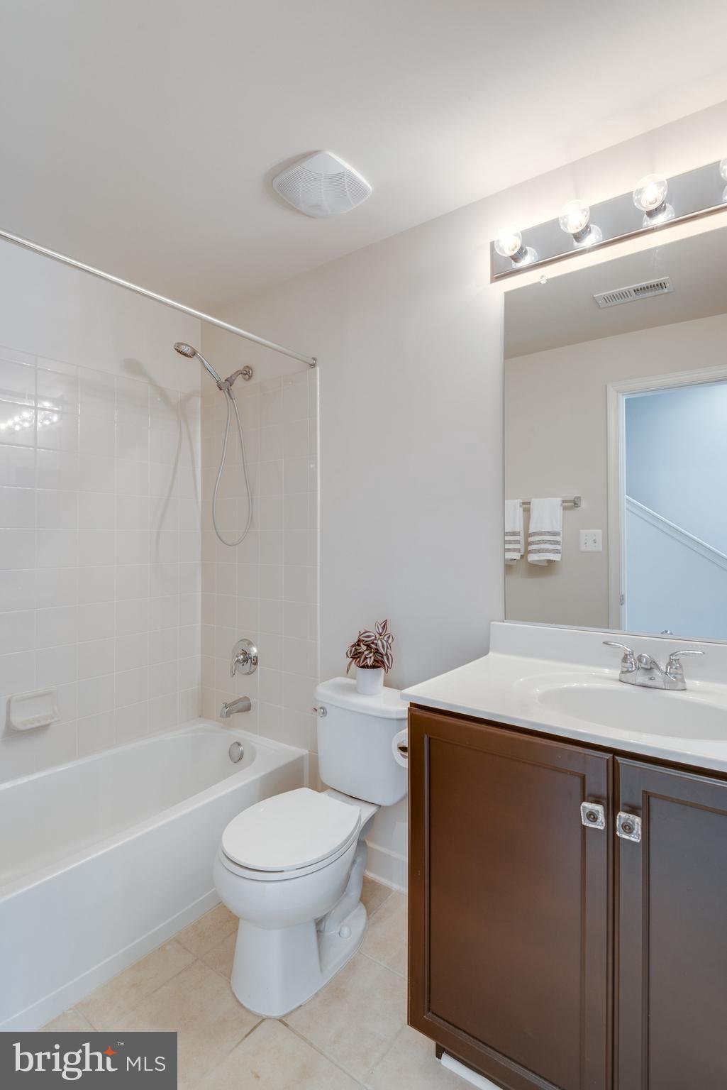 BRAMBLETON TOWN CTR RESI - Residential Lease