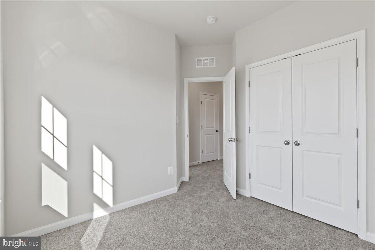 JEFFERSON SQUARE - Residential Lease