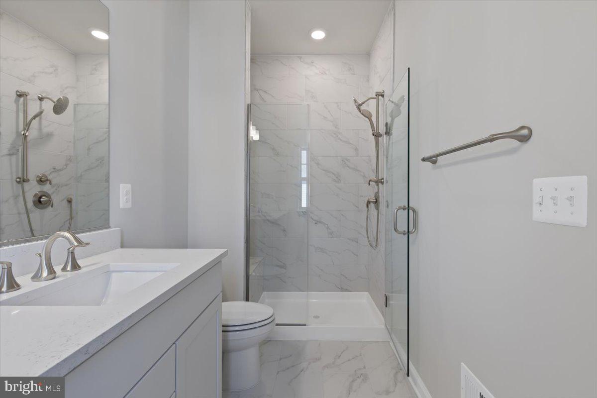 JEFFERSON SQUARE - Residential Lease