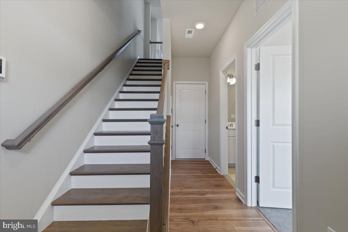 JEFFERSON SQUARE - Residential Lease