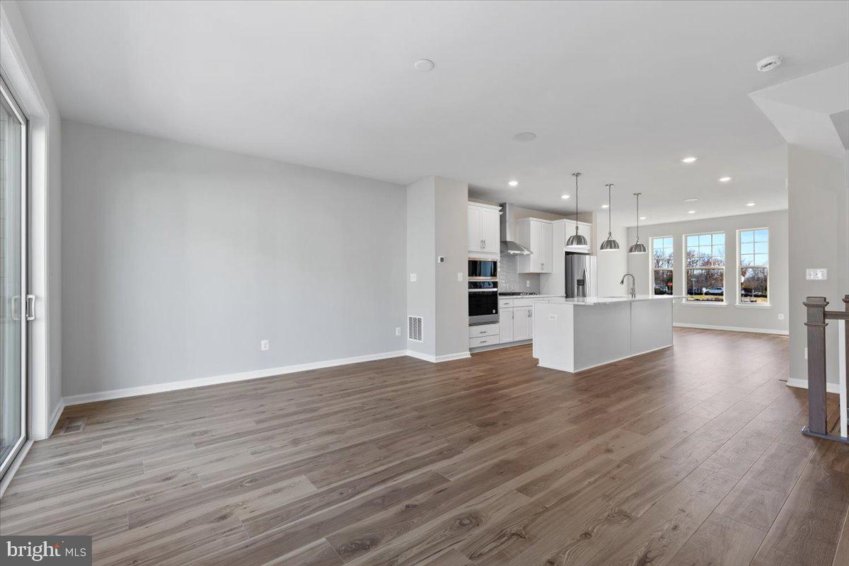 JEFFERSON SQUARE - Residential Lease