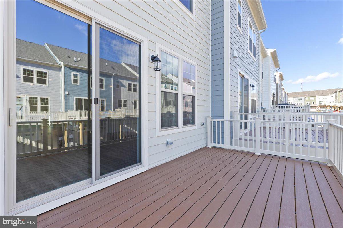 JEFFERSON SQUARE - Residential Lease