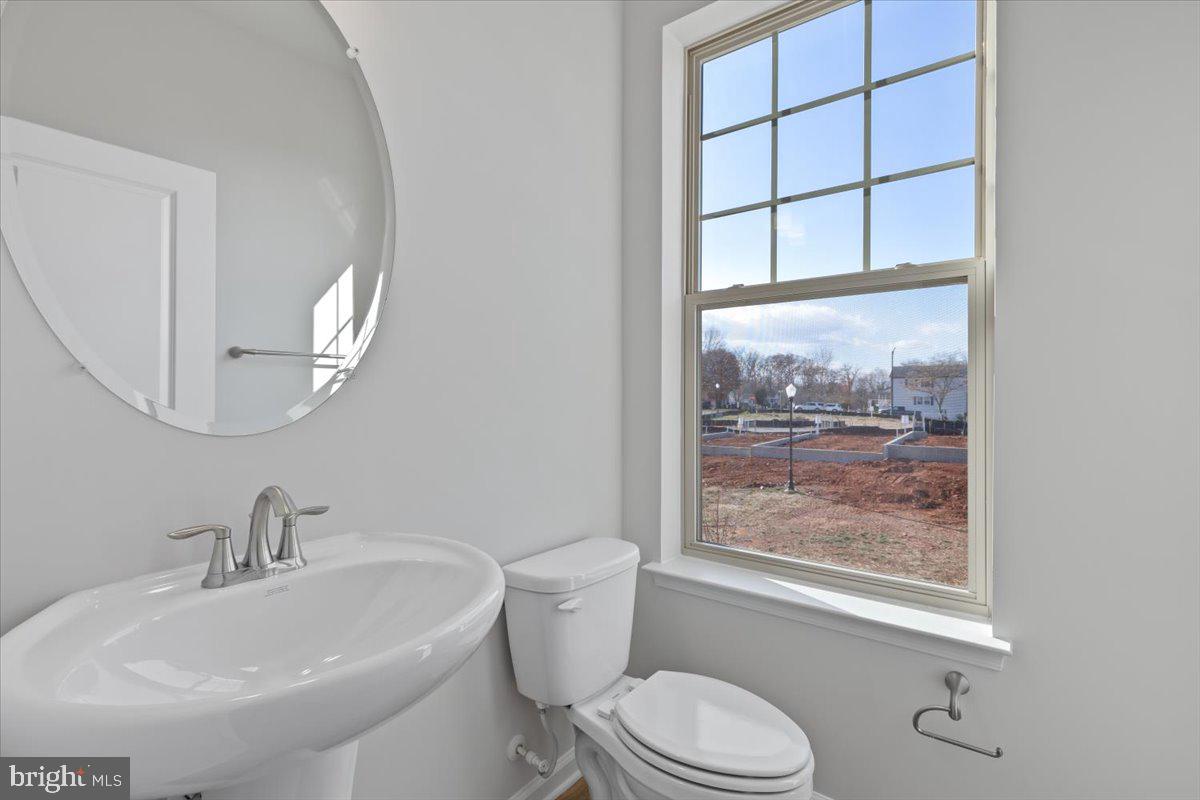 JEFFERSON SQUARE - Residential Lease