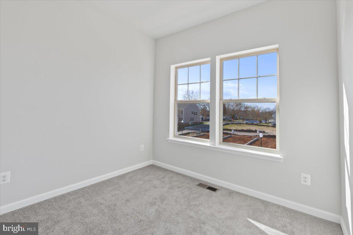 JEFFERSON SQUARE - Residential Lease