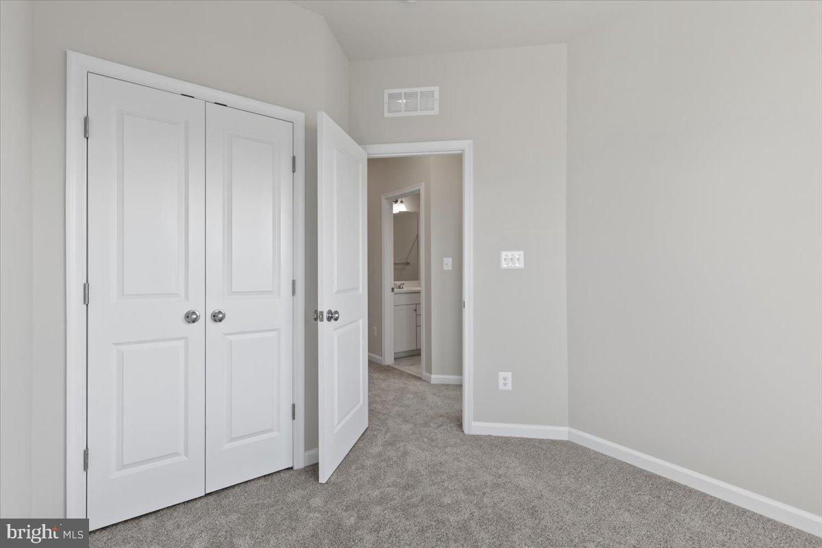 JEFFERSON SQUARE - Residential Lease