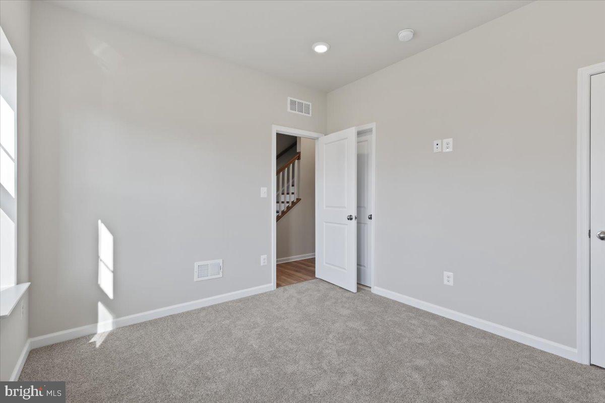 JEFFERSON SQUARE - Residential Lease