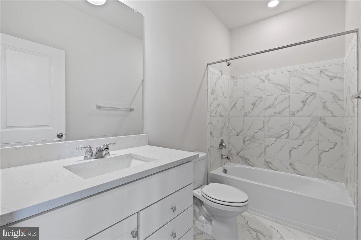 JEFFERSON SQUARE - Residential Lease