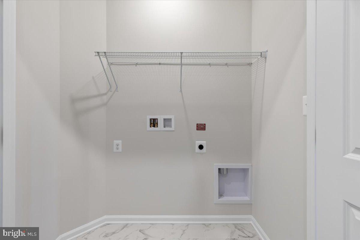 JEFFERSON SQUARE - Residential Lease