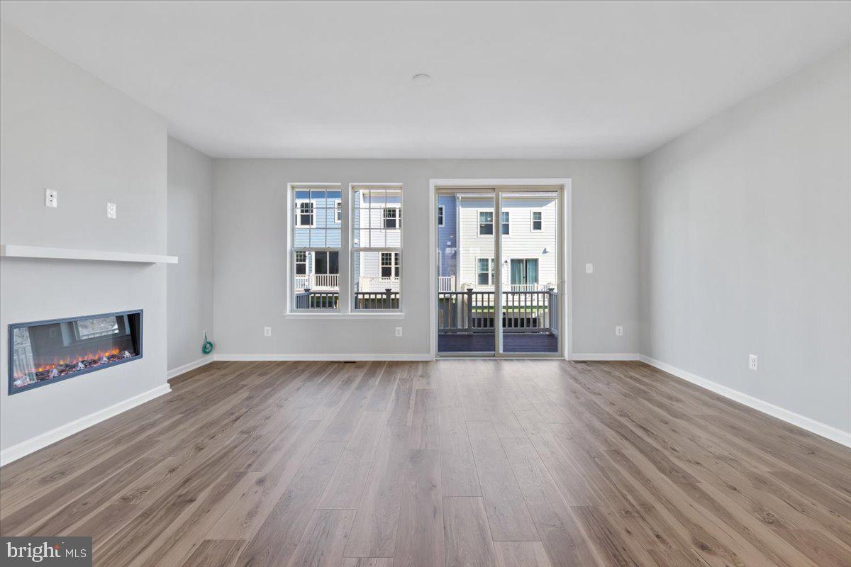 JEFFERSON SQUARE - Residential Lease