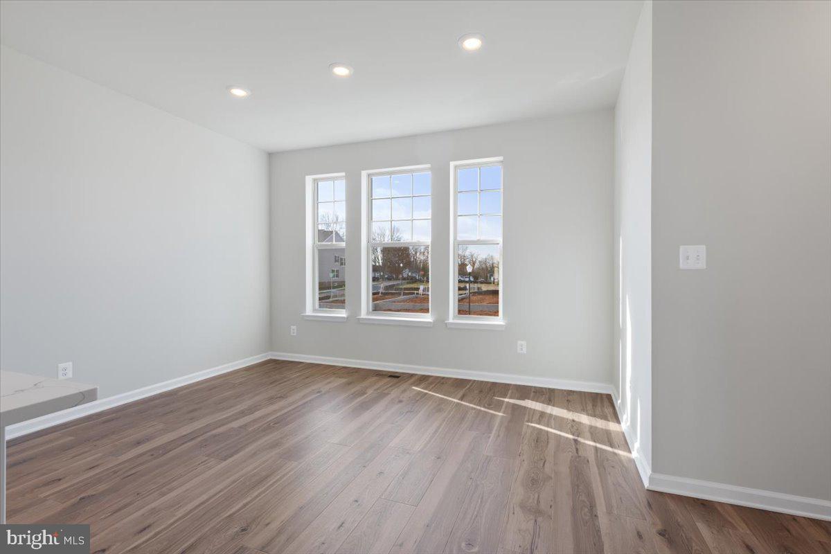 JEFFERSON SQUARE - Residential Lease