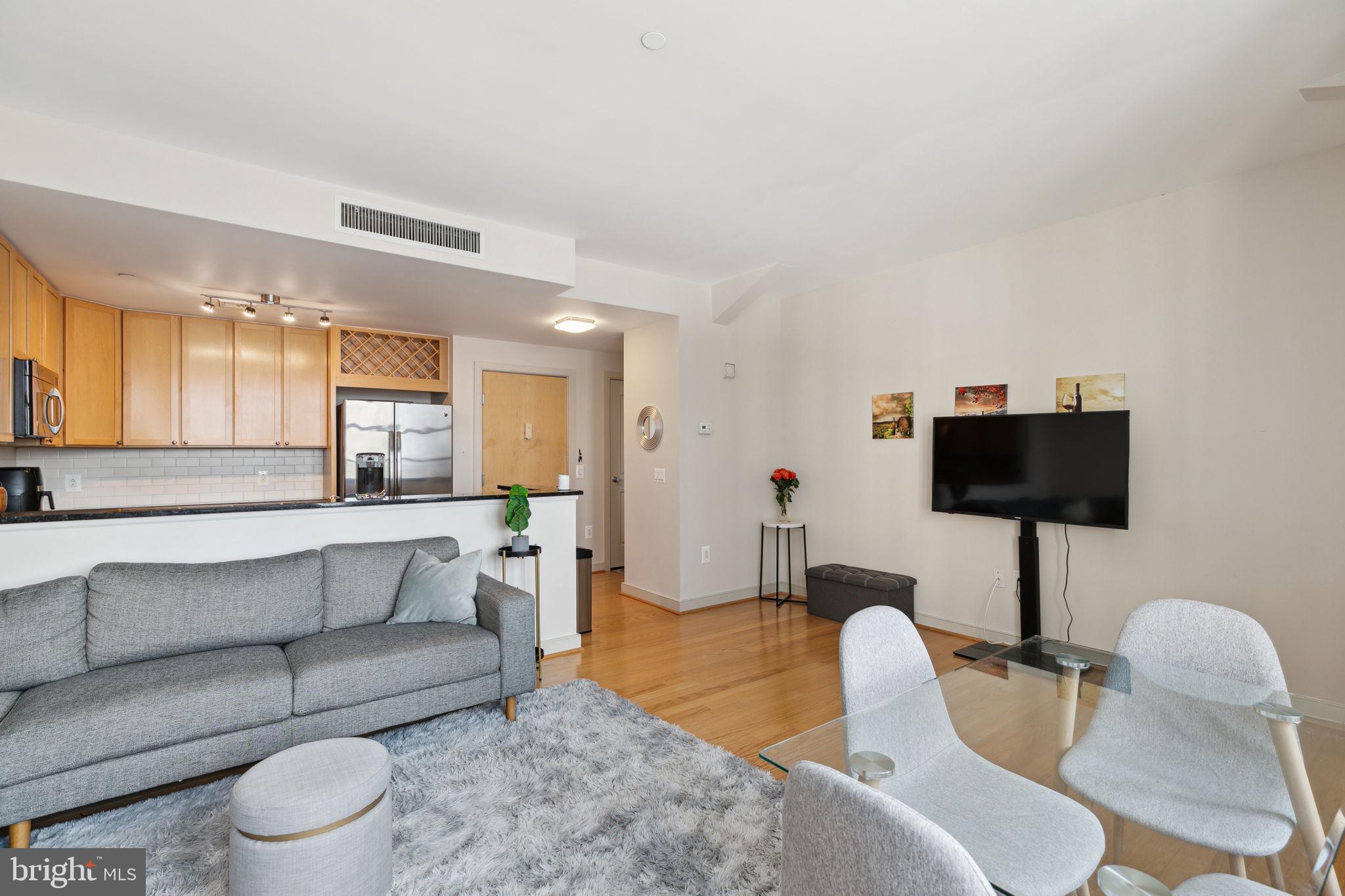 AVENUE OF THE ARTS - Residential