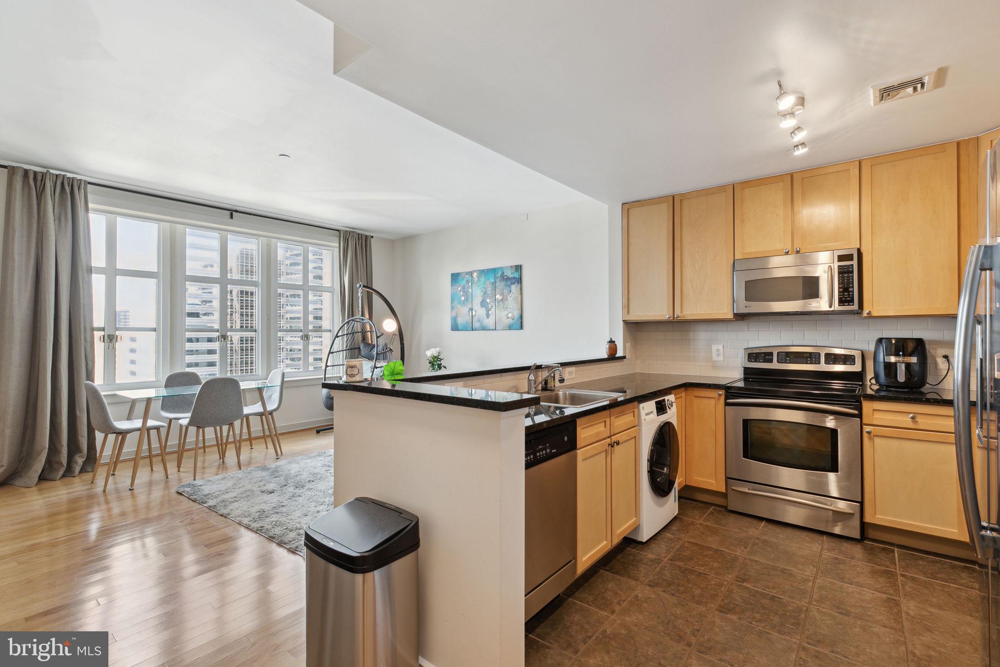 AVENUE OF THE ARTS - Residential