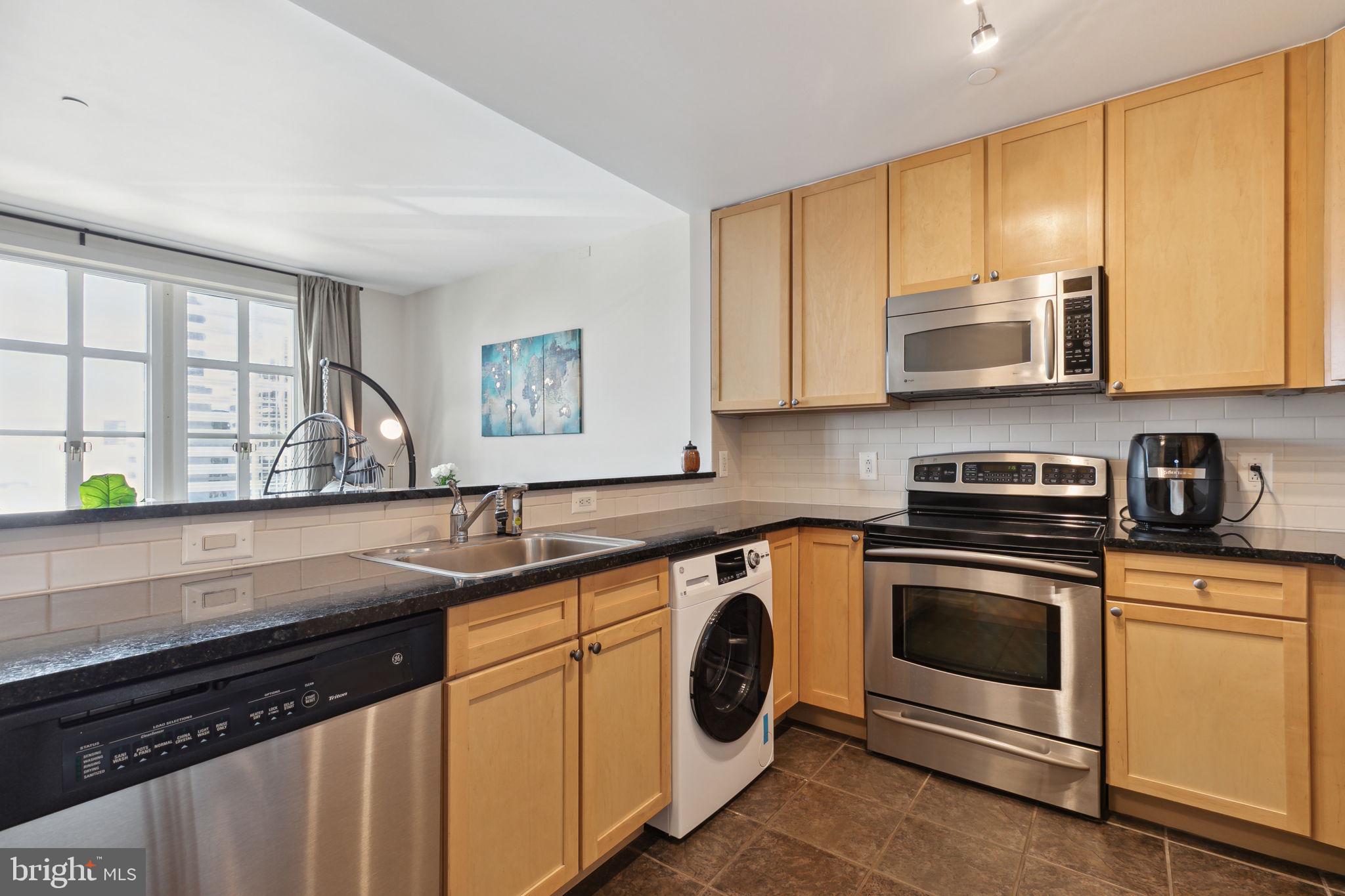AVENUE OF THE ARTS - Residential