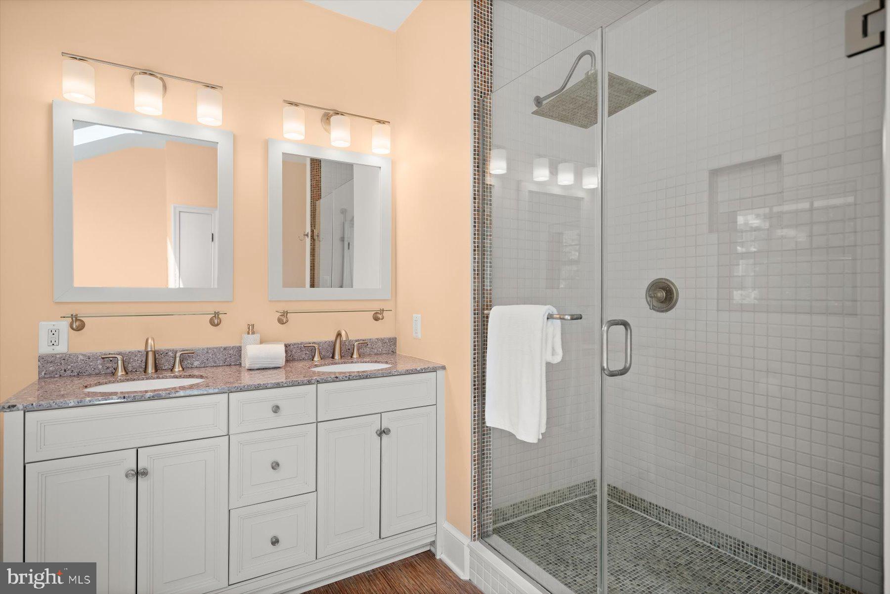 LORCOM GROVE - Residential