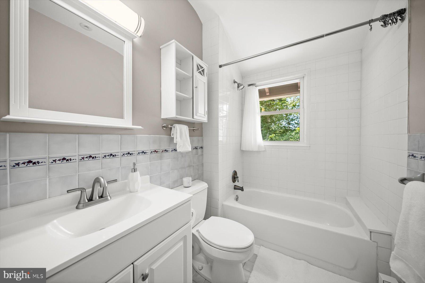 LORCOM GROVE - Residential