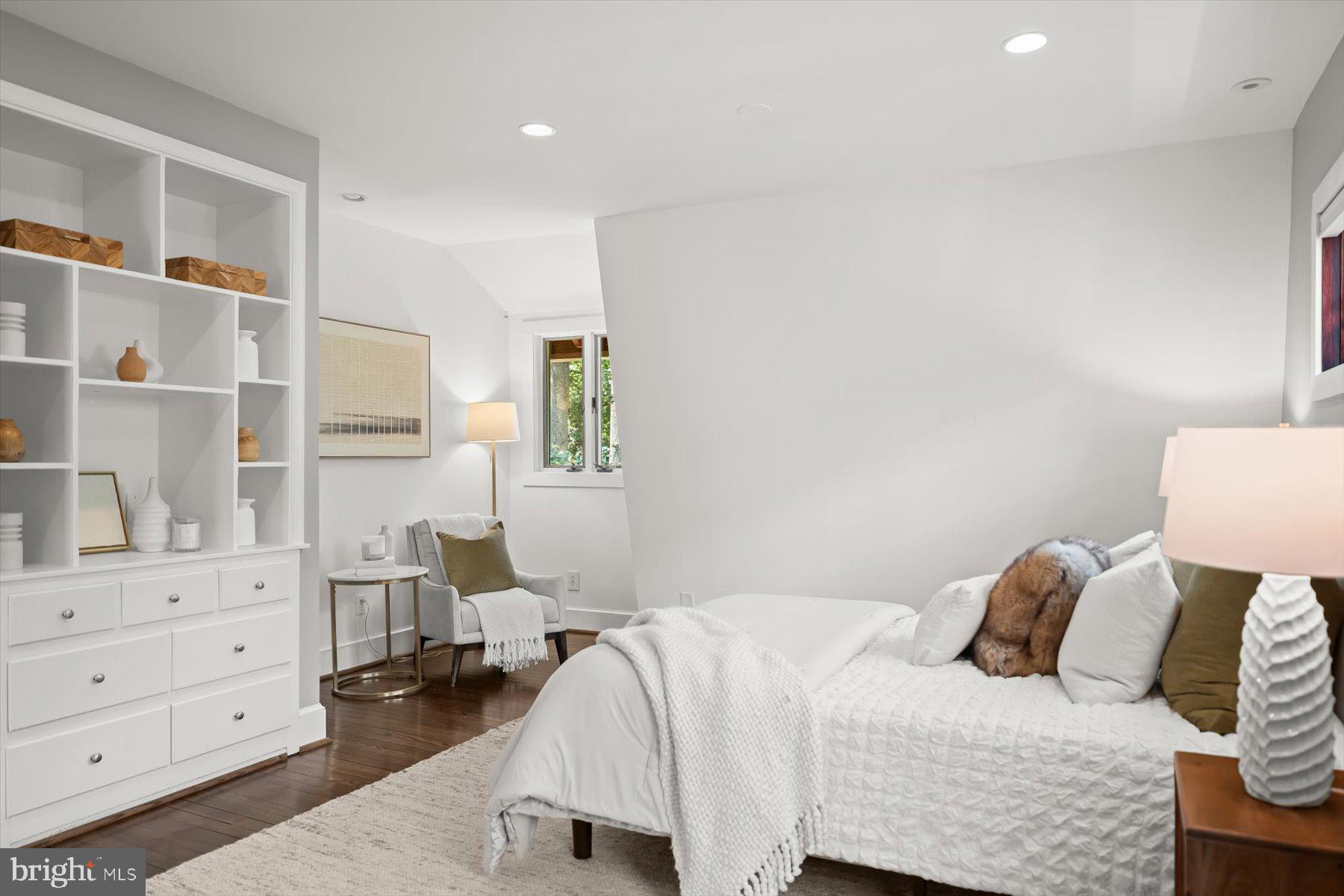 LORCOM GROVE - Residential