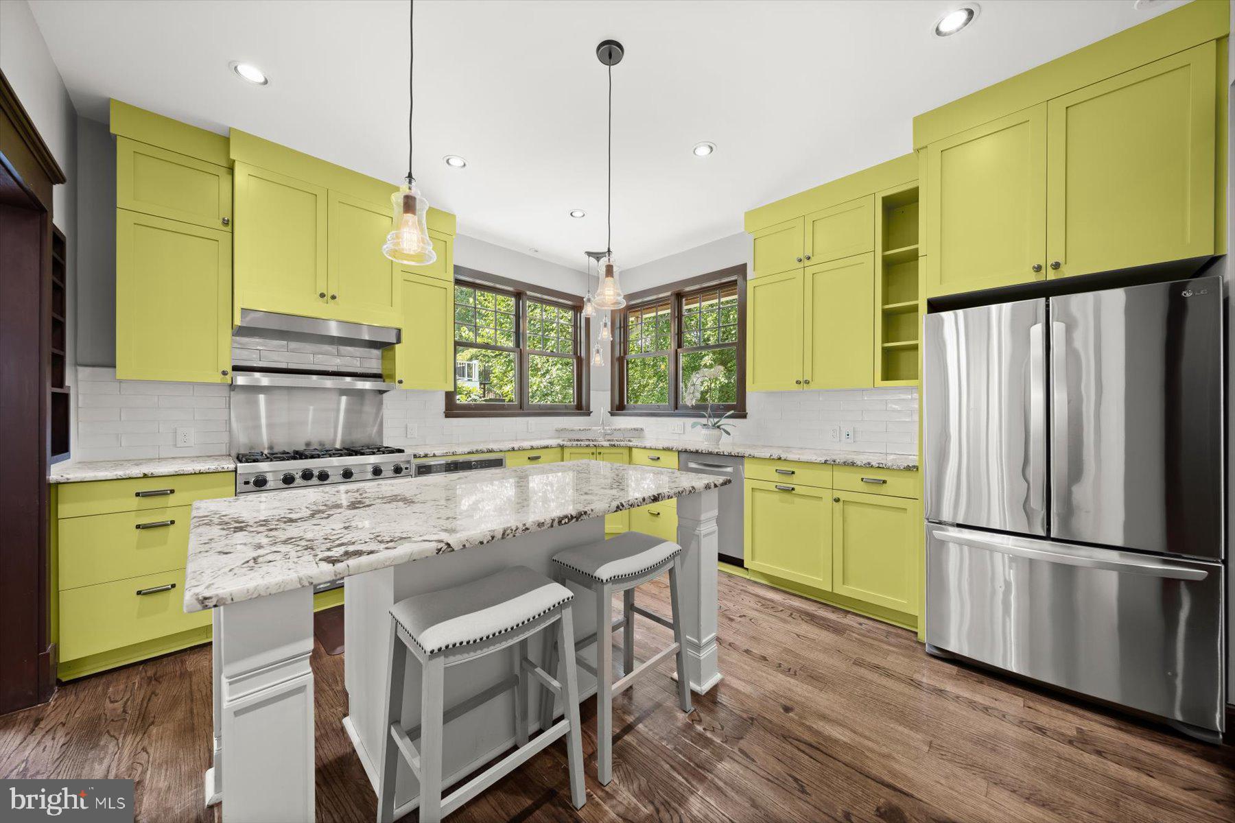 LORCOM GROVE - Residential