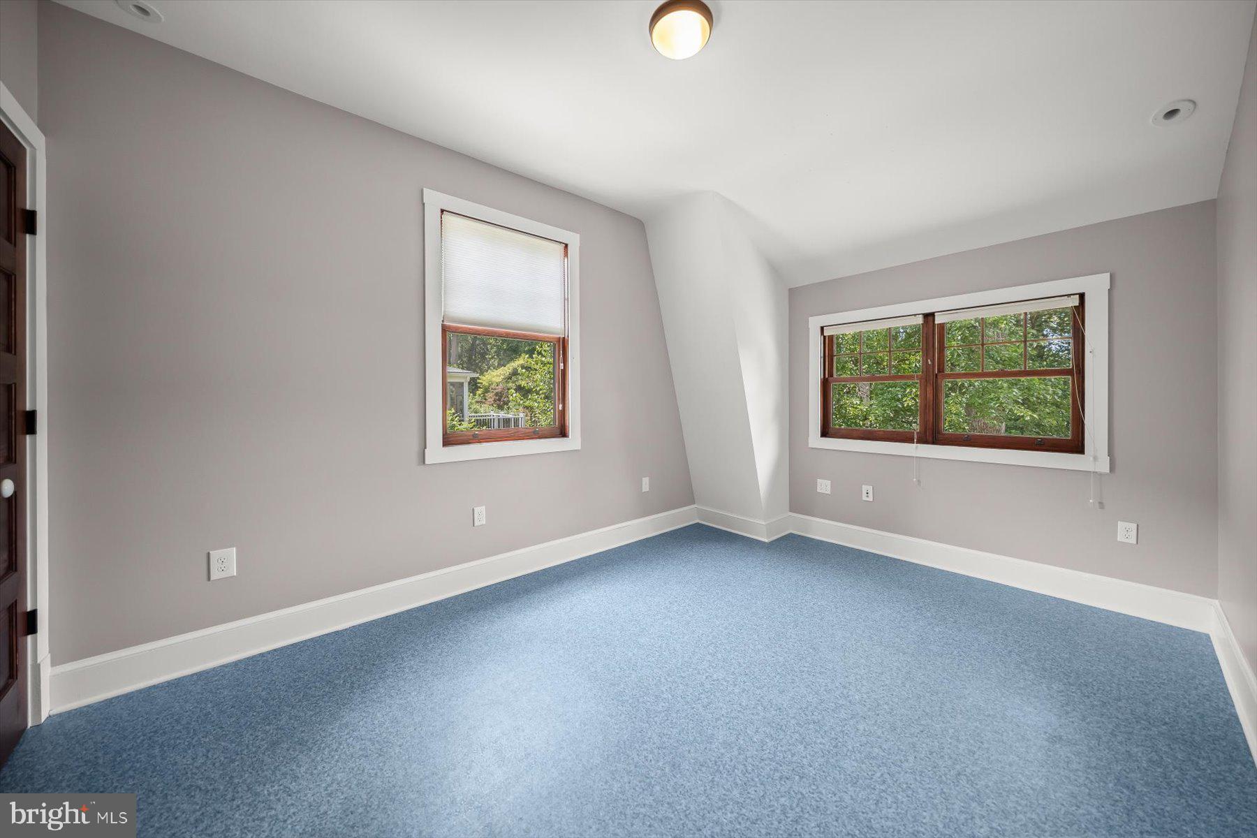 LORCOM GROVE - Residential