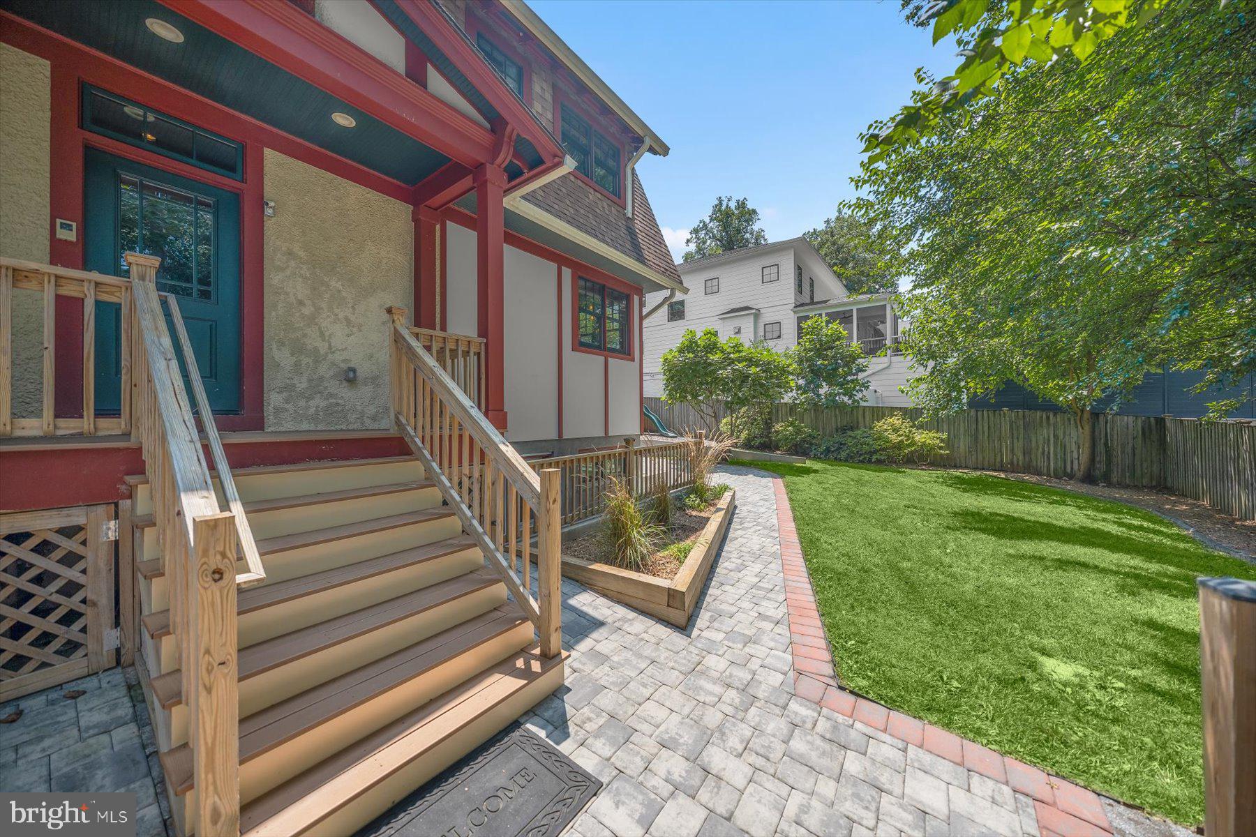 LORCOM GROVE - Residential