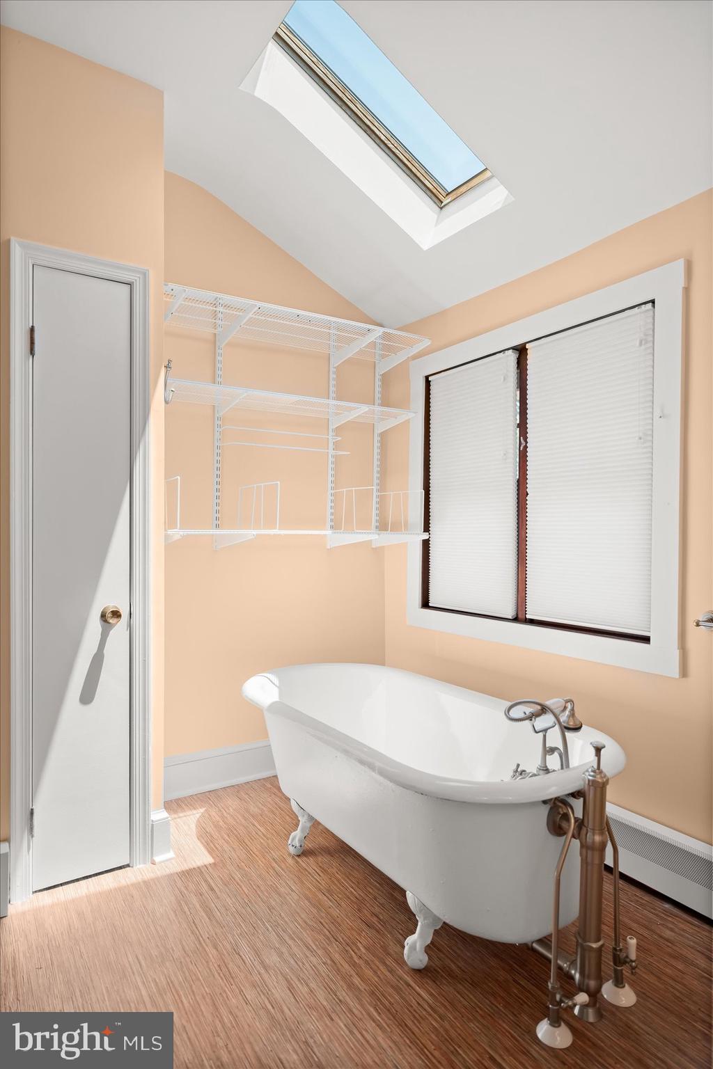 LORCOM GROVE - Residential