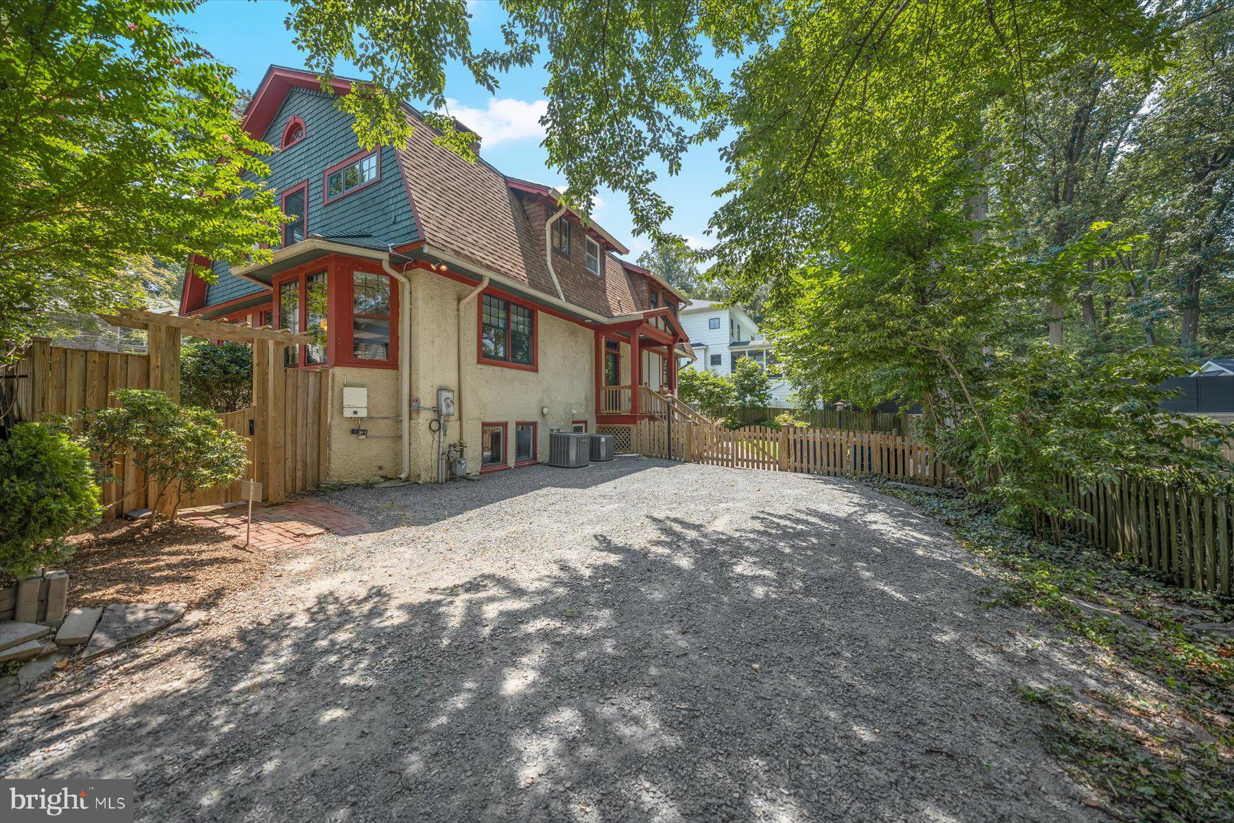 LORCOM GROVE - Residential