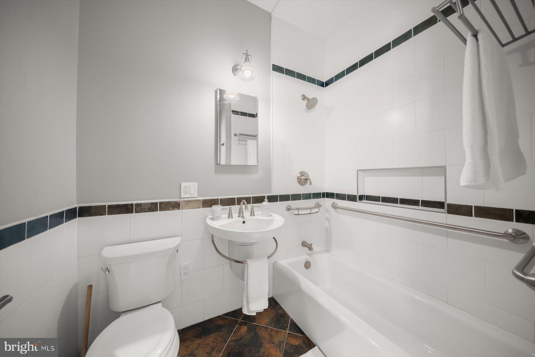 LORCOM GROVE - Residential