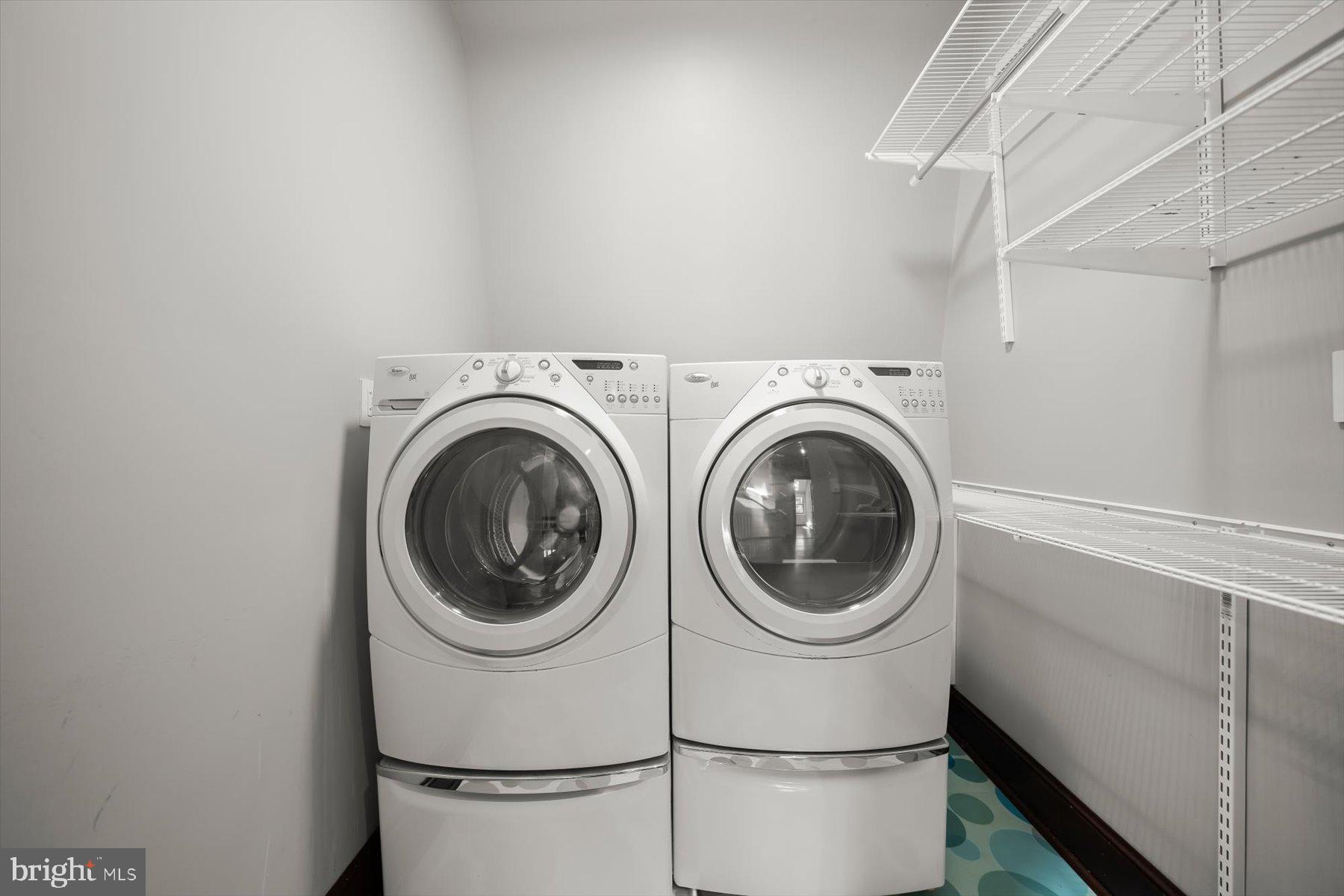 LORCOM GROVE - Residential