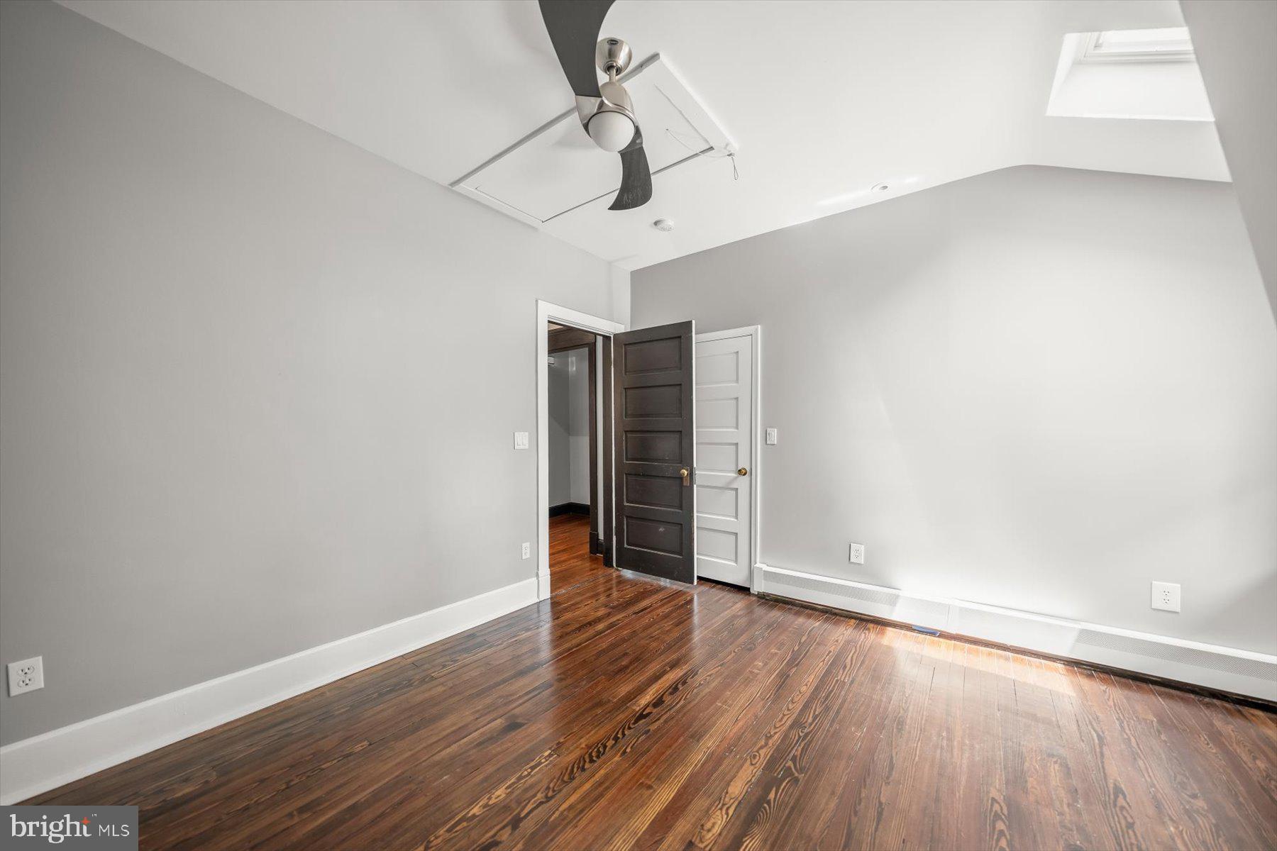 LORCOM GROVE - Residential