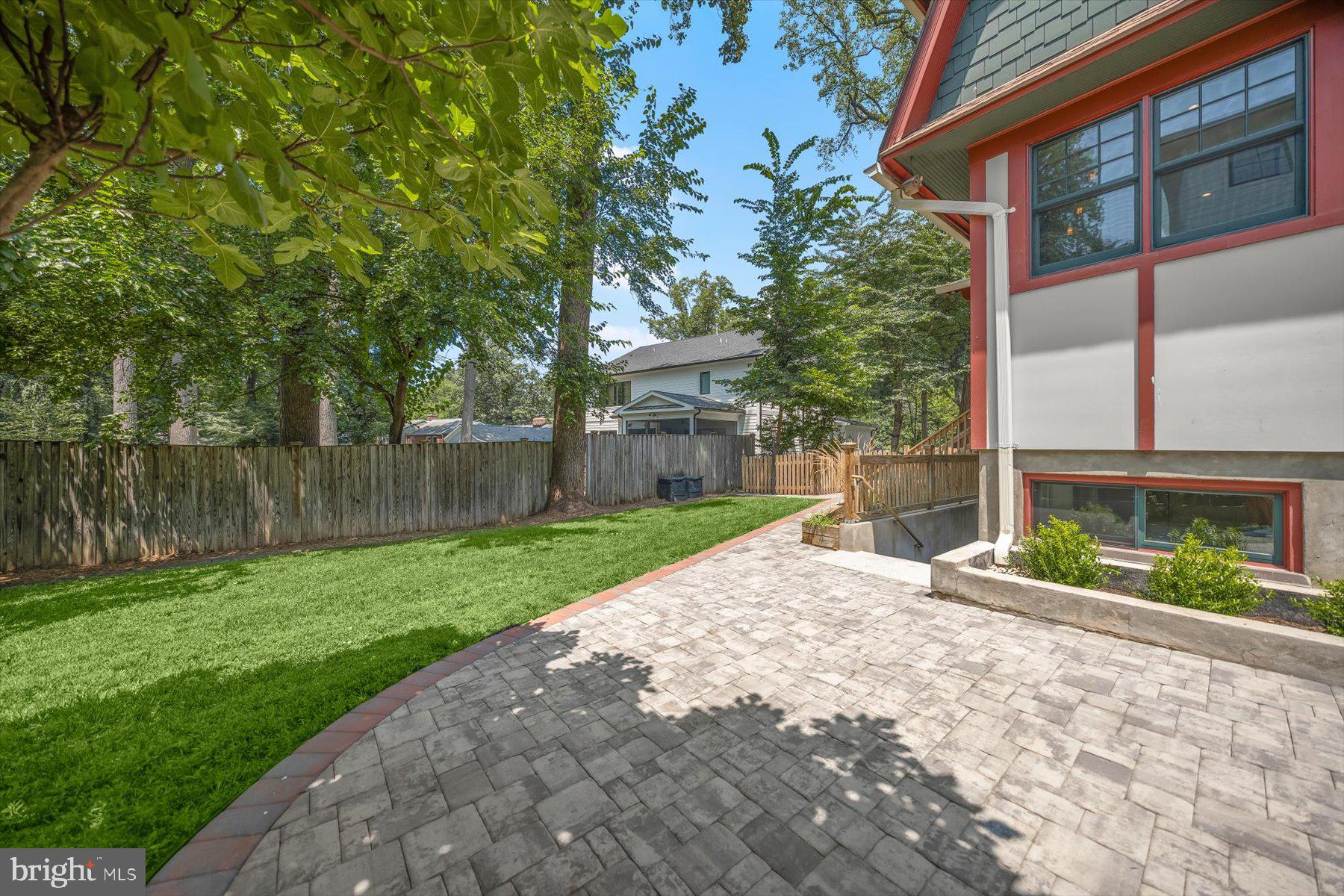 LORCOM GROVE - Residential