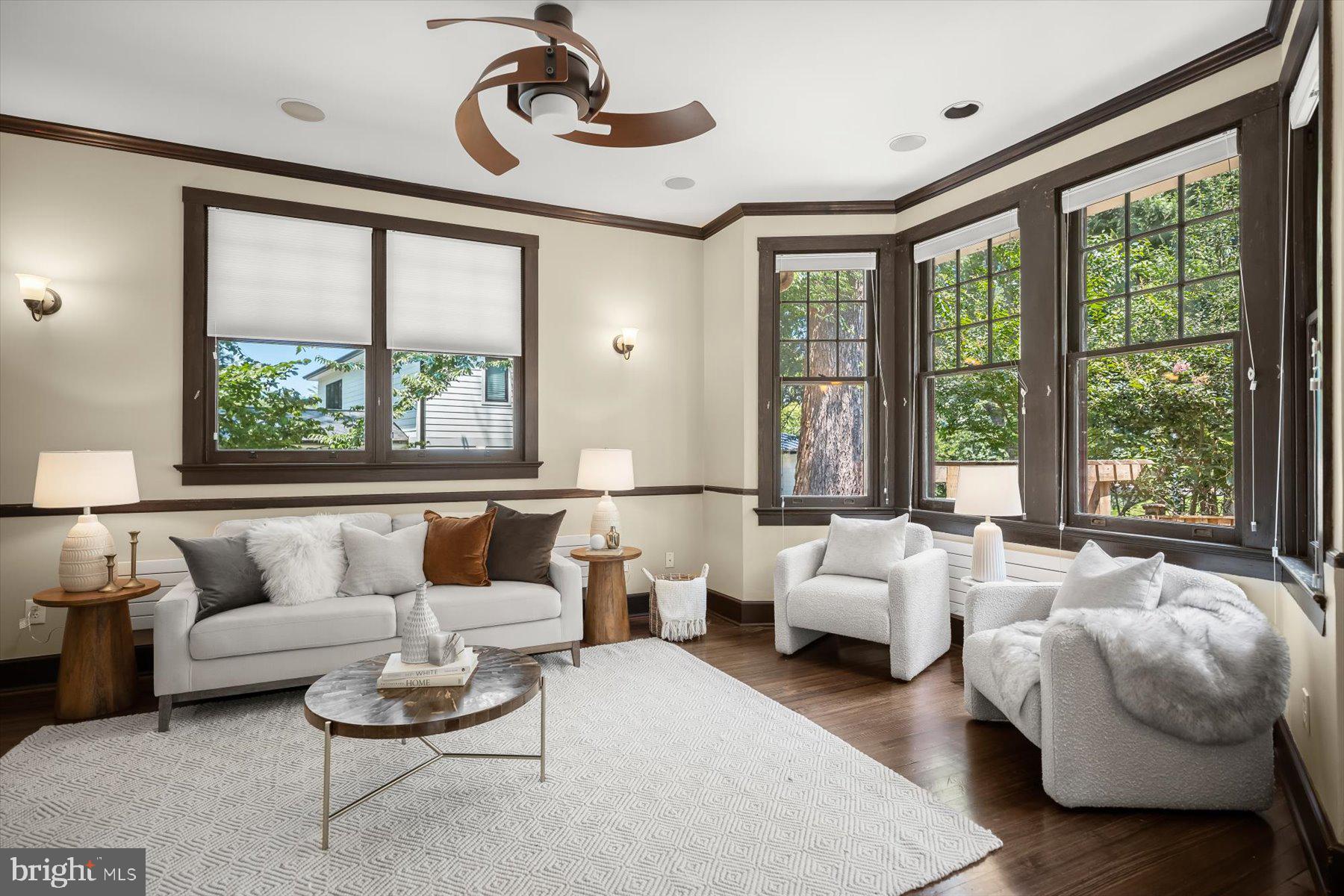 LORCOM GROVE - Residential