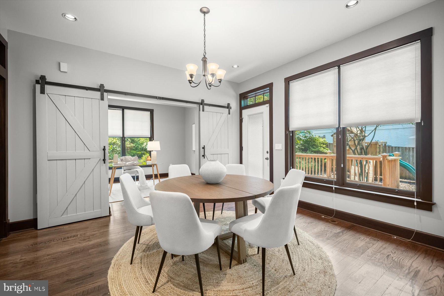 LORCOM GROVE - Residential