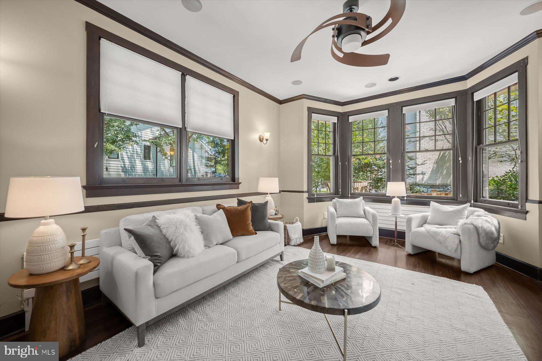 LORCOM GROVE - Residential