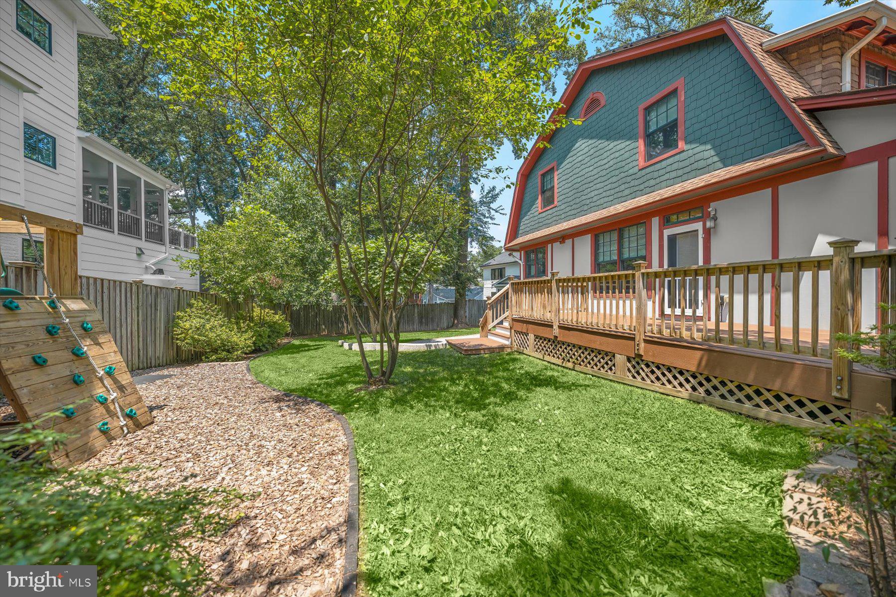 LORCOM GROVE - Residential