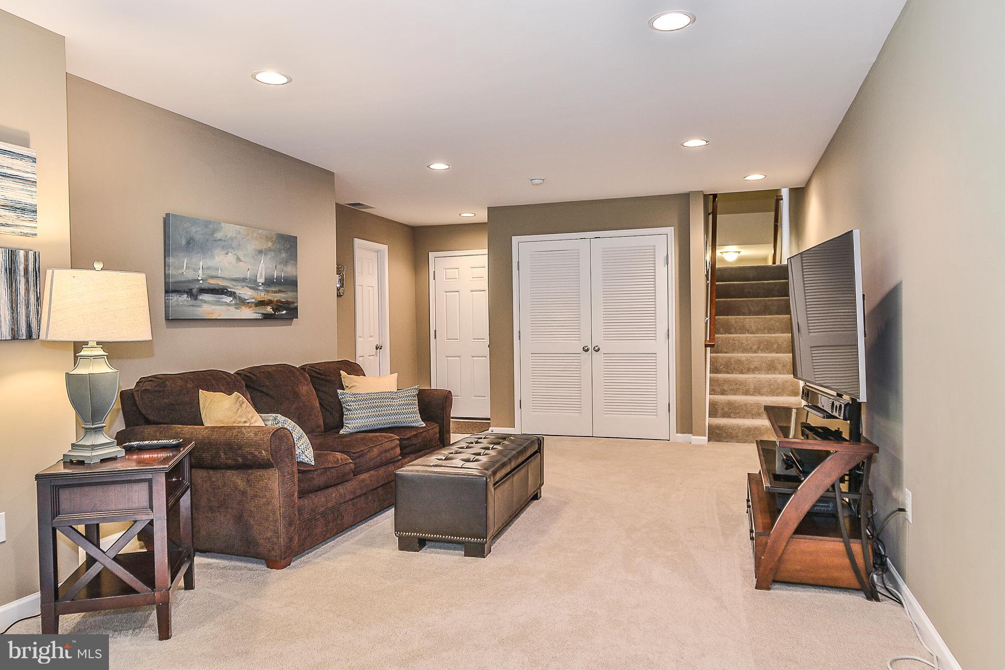 ALEXANDERS CHASE - Residential