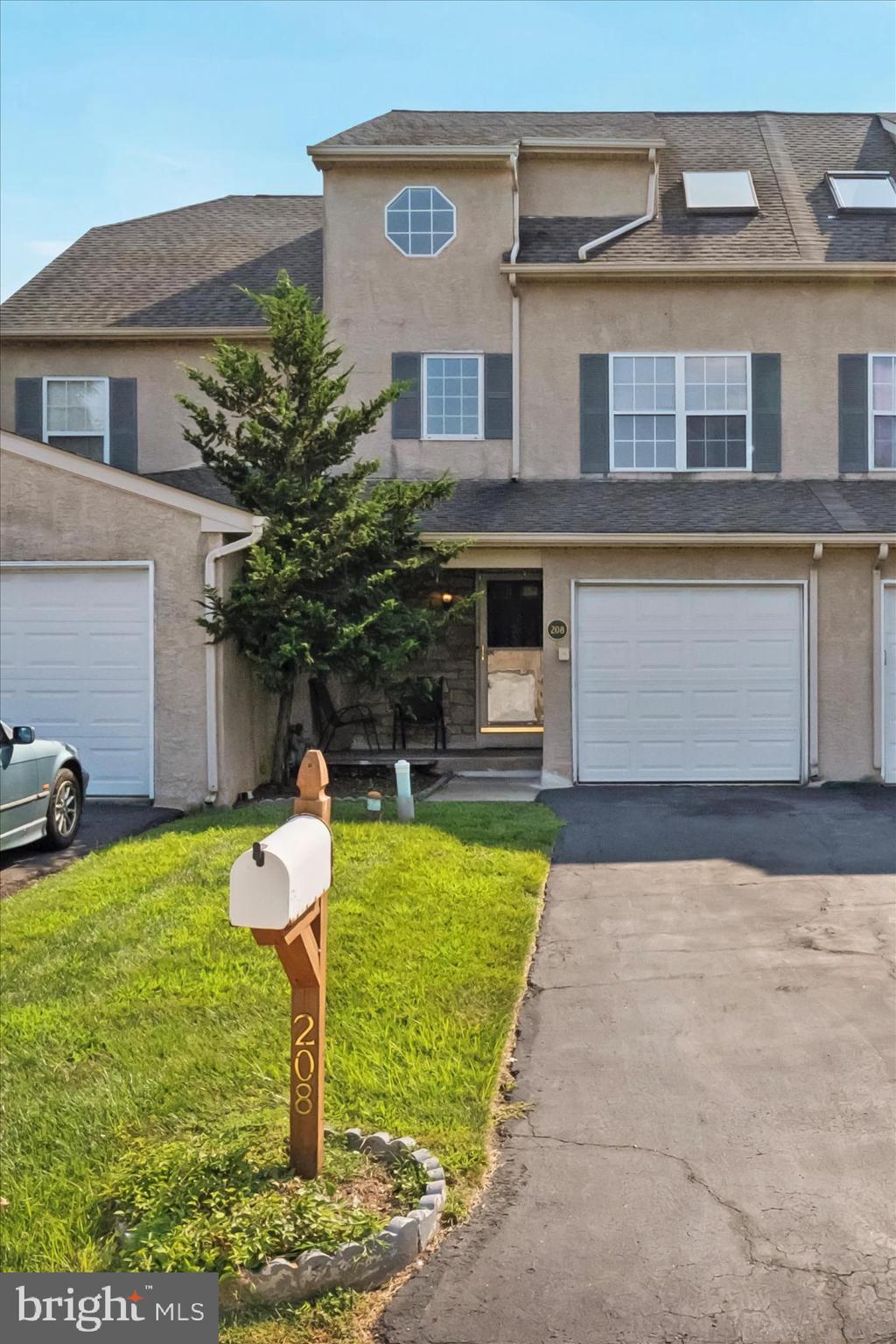 208 PARKVIEW DRIVE