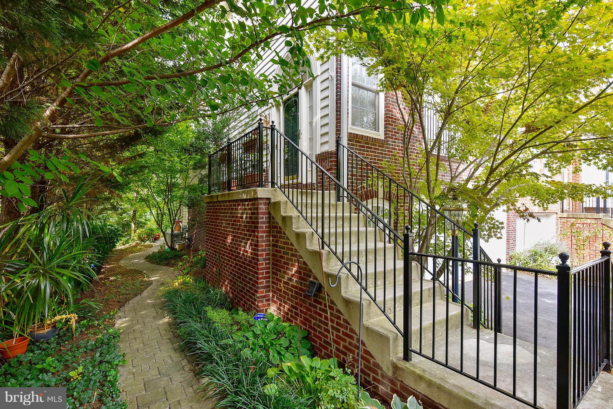 GOVERNORS HILL - Residential