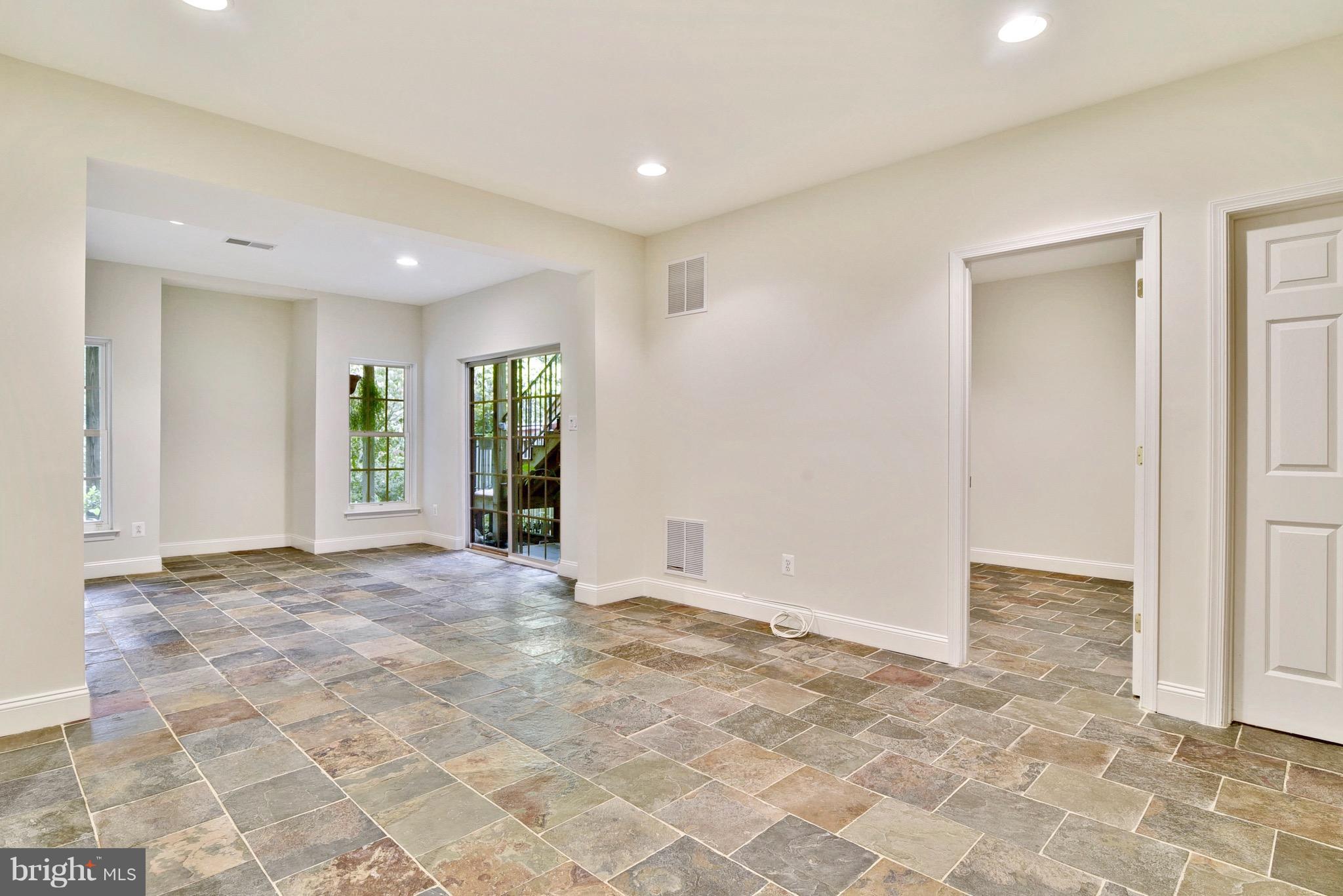 GOVERNORS HILL - Residential