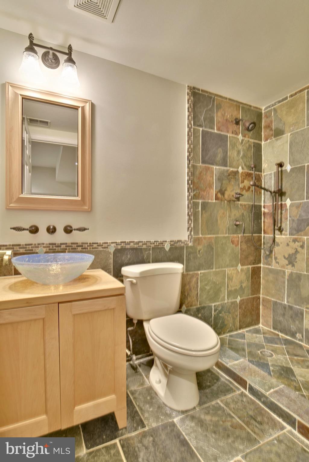 GOVERNORS HILL - Residential