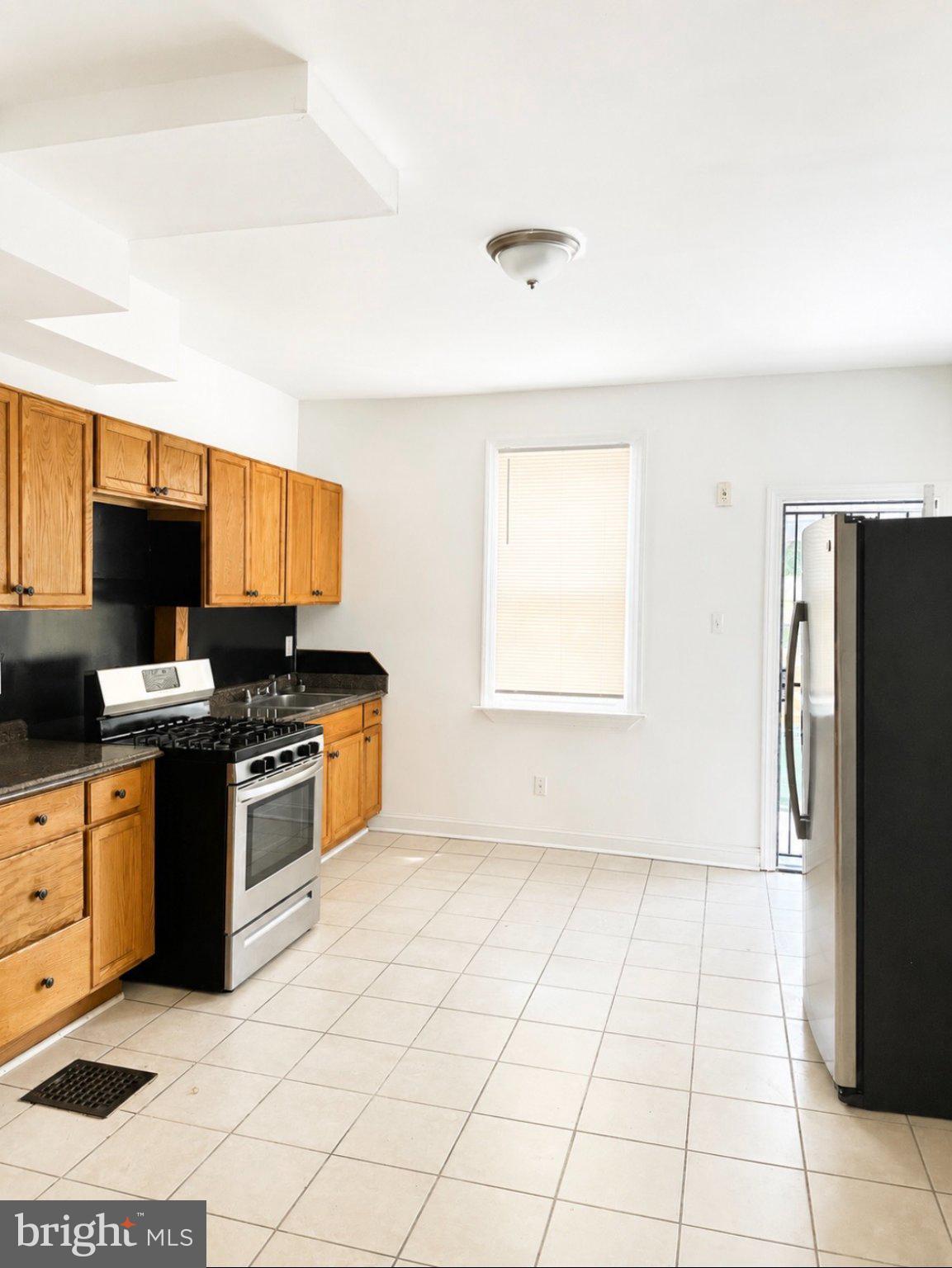 2217 W FAYETTE STREET