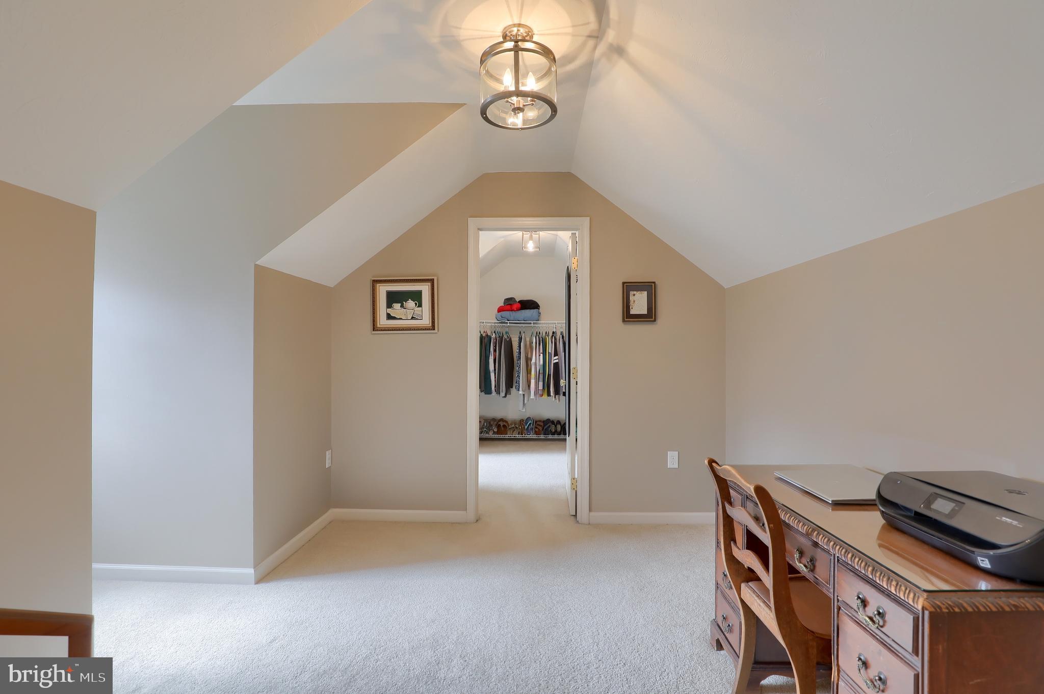 FIELDSTONE MANOR - Residential