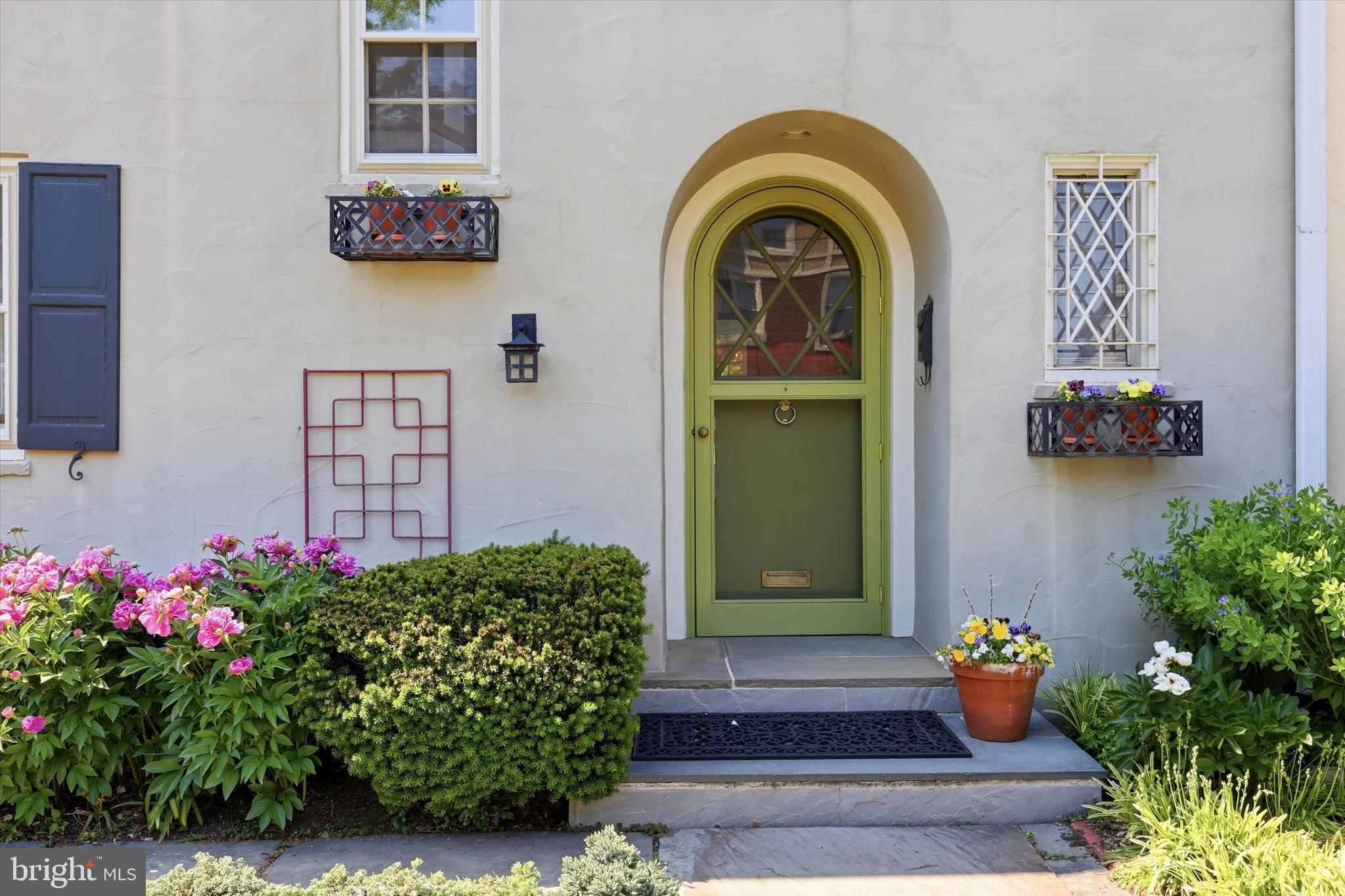 CHESTNUT HILL - Residential
