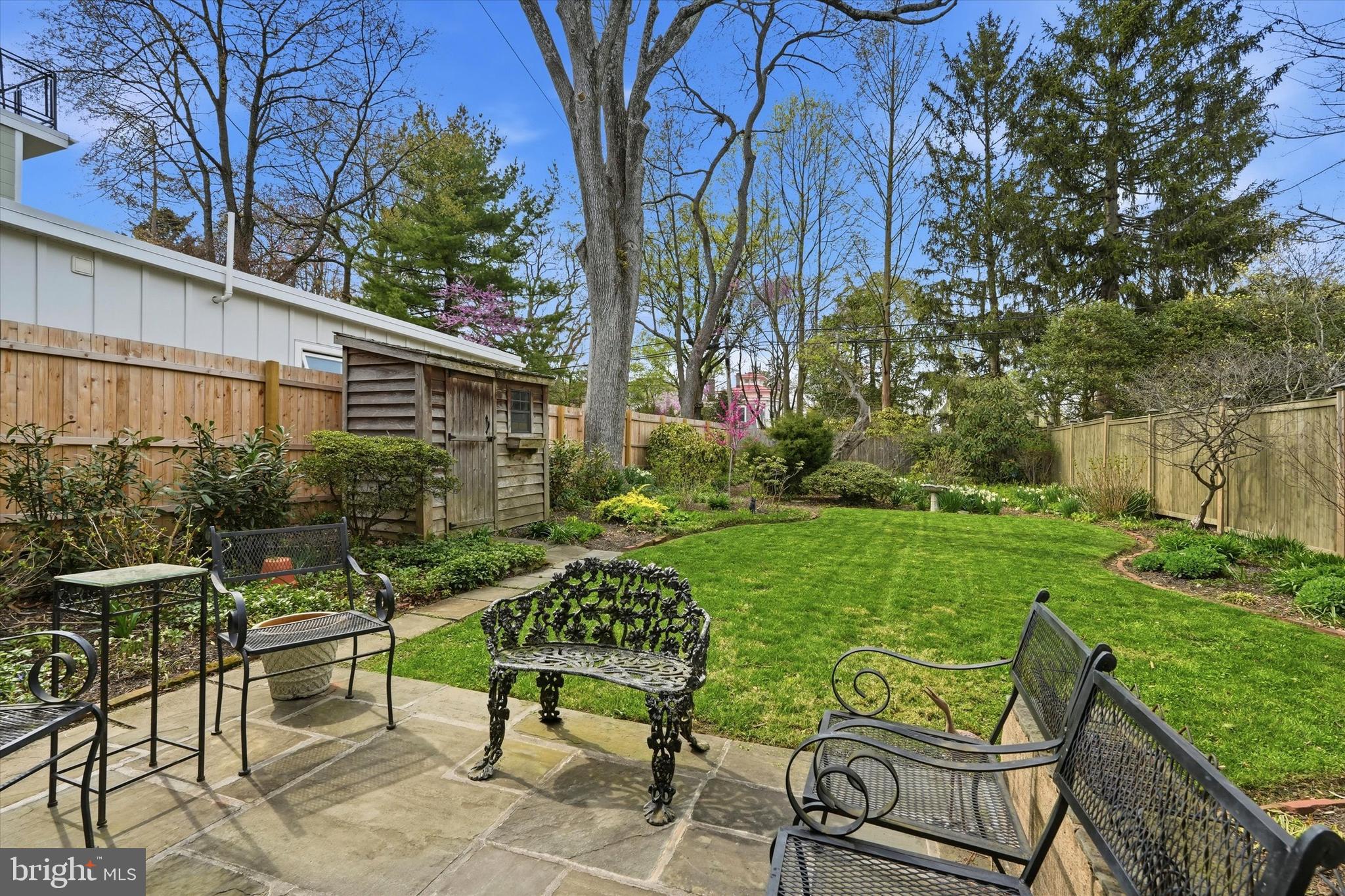 CHESTNUT HILL - Residential