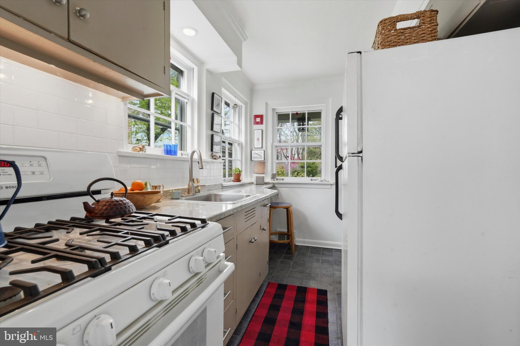 233 E EVERGREEN AVENUE