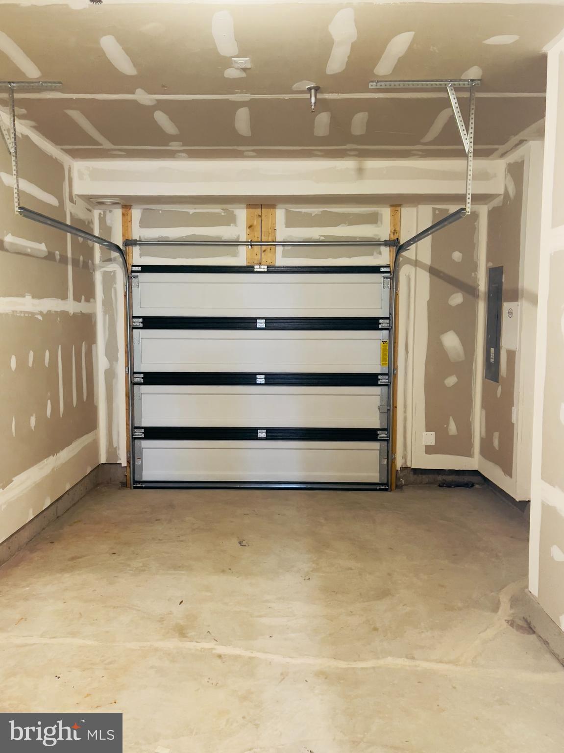 ASHBROOK - Residential Lease