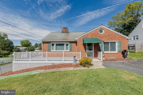 Photo of 428 Maple Avenue, WESTMINSTER, MD 21157 (MLS # MDCR2037856)