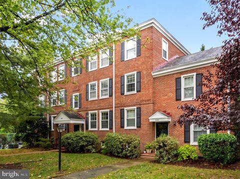 Photo of 4903 30th Street S #B1, ARLINGTON, VA 22206 (MLS # VAAX2058932)