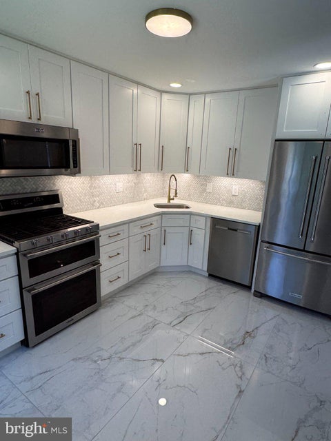 Condo For Sale - 305 Kettering Court<br/> MARLTON, NJ 08053
