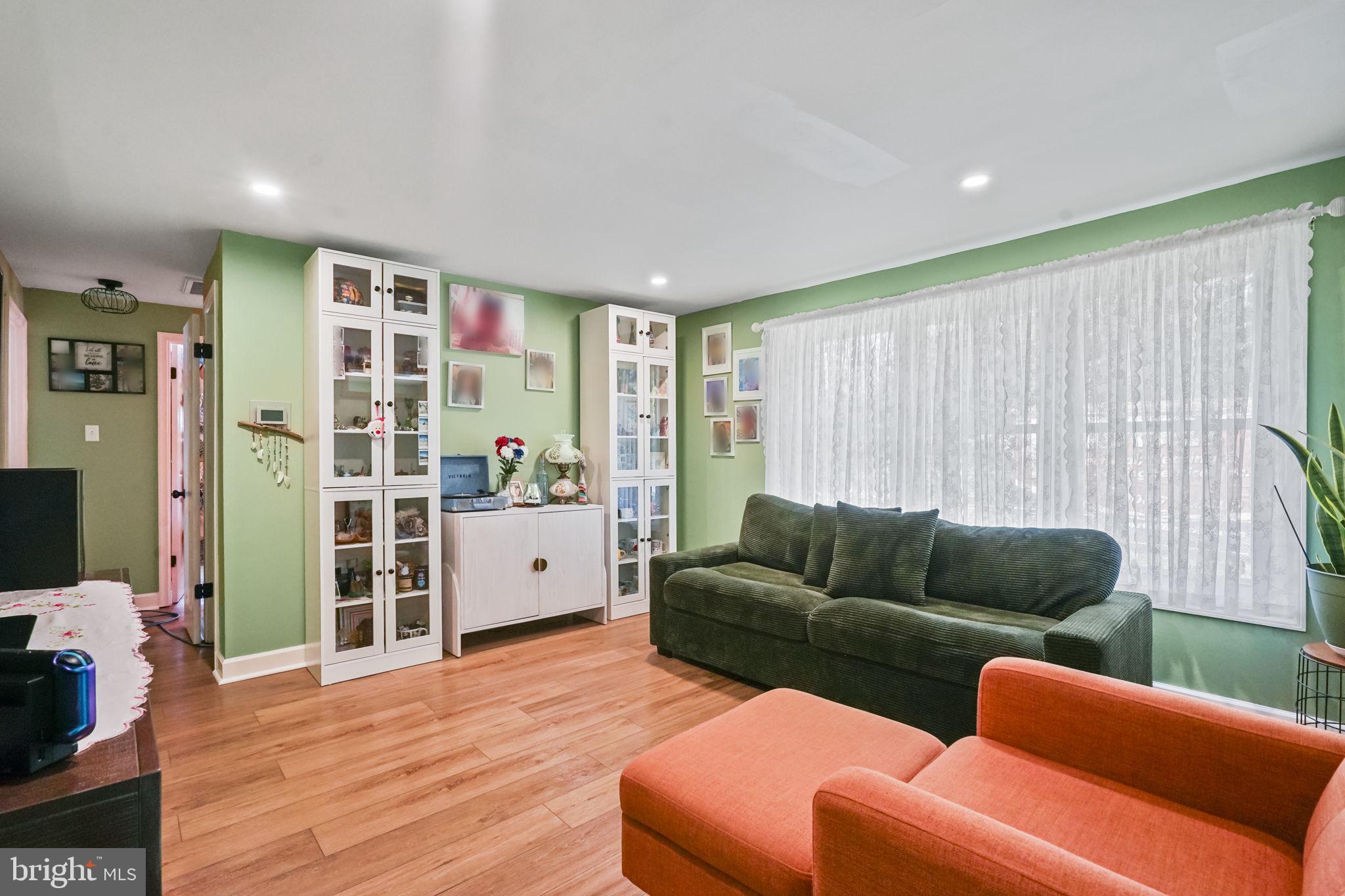 18 OAK LANDING ROAD