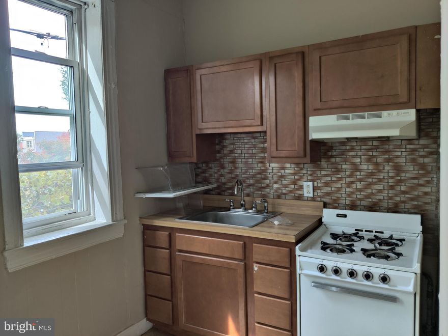 Great 3 bedroom that is feet from all public transportation, Drexel University, U of PA, Fairmount Park, Phila., Art Museum, stores, new restaurants and more. The unit features great natural light, newer kitchen.Right  outside of the door are the Septa buses 43 & 31, Drexel bus stop. Area revitalizing. Great thing is you can ride your bike, skateboard, walk , jog to just about anywhere into  center city, West ,South and Southwest Philadelphia and also cross the Spring Garden Street bridge or 34th Street into North Philadelphia. Location ideal! 1 month and a half security deposit.