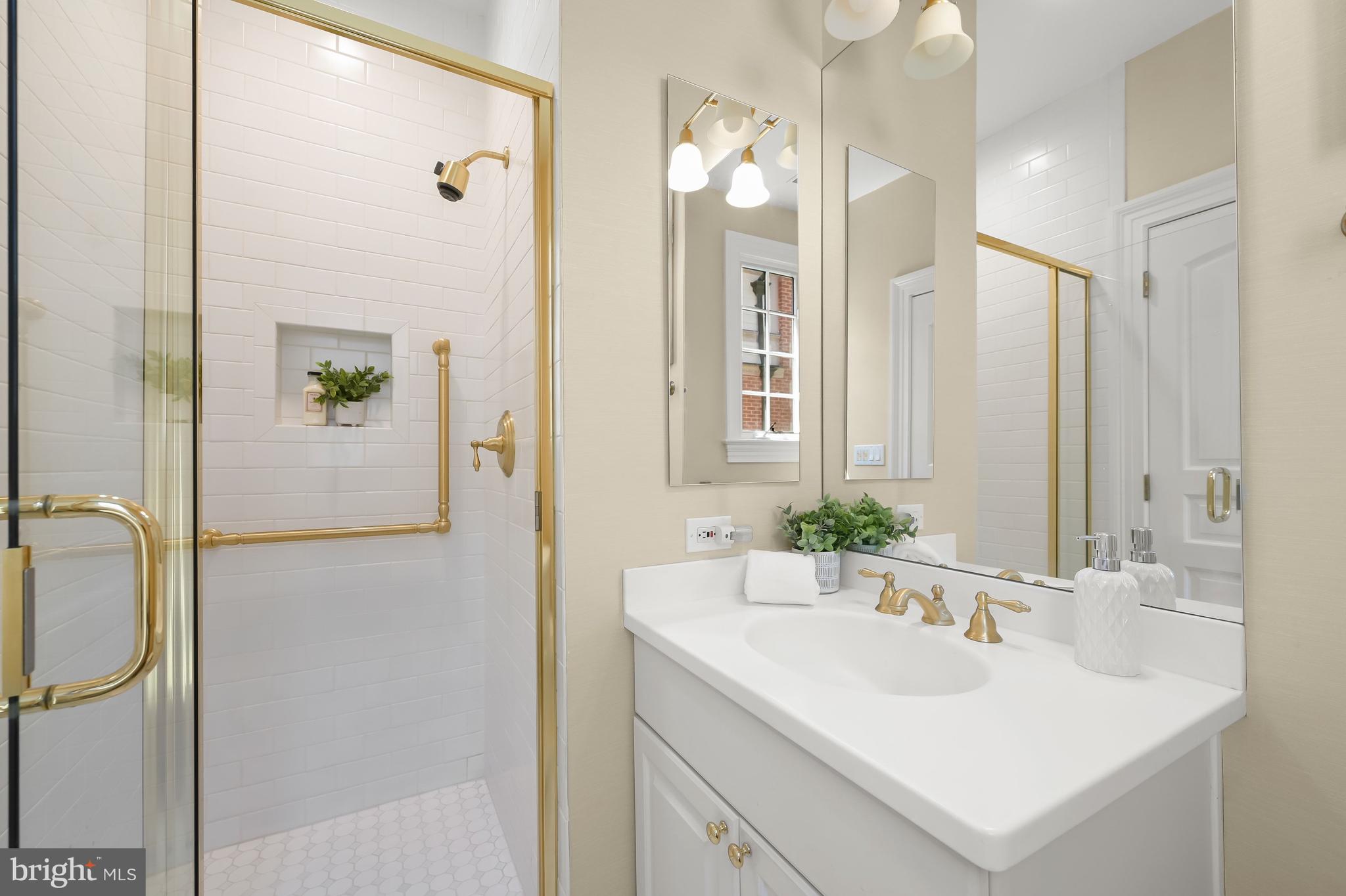 OBSERVATORY CIRCLE - Residential